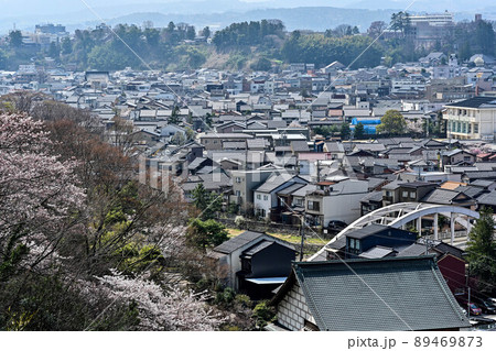 桜咲く金沢の景色 89469873