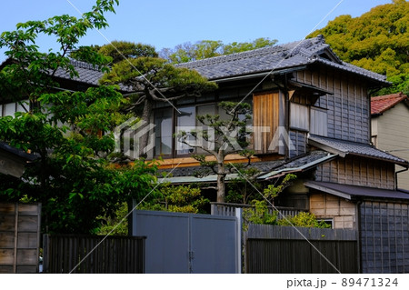 湘南の別荘地の街並み 89471324
