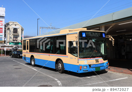 夙川駅前に停車中の阪急バス 夙川駅前に停車中の阪急バス 89472027