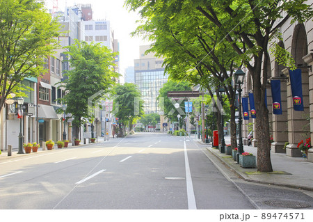 神戸元町の町並み（西国街道・花時計線）/兵庫県神戸市中央区西町 89474571