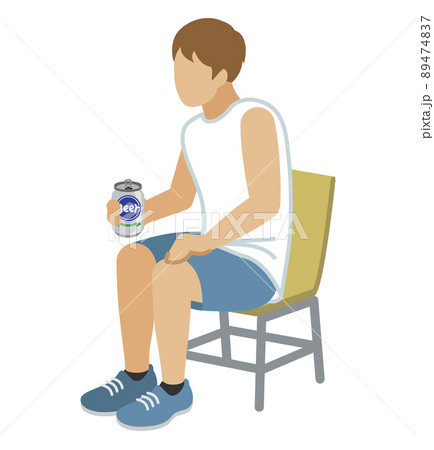 缶ビールを持って椅子に座る男性 - 夏服 89474837