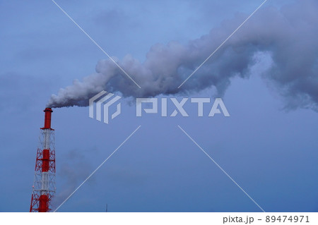 煙突と煙 89474971