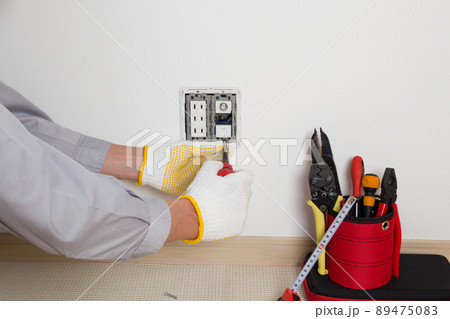 マルチメディアコンセント（電源コンセント　テレビターミナル　LAN）工事 89475083