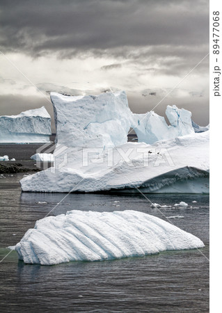 Antarctica - Pieces Of Floating Ice - Global Warming 89477068