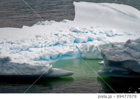Antarctica - Pieces Of Floating Ice - Global Warming 89477079