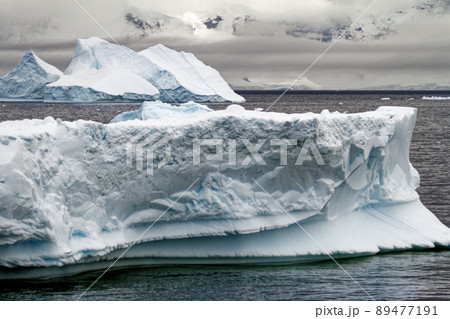 Antarctica - Pieces Of Floating Ice - Global Warming 89477191