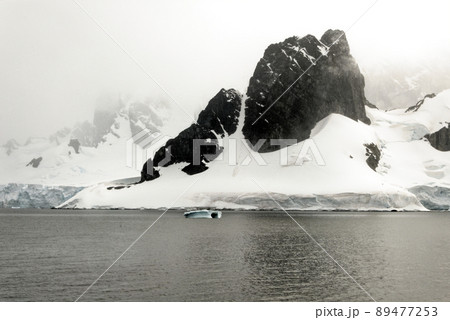 Coastline of Antarctica - Global Warming - Ice Formations 89477253