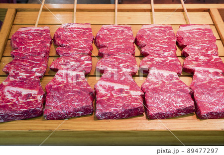 お祭り 　出店 　ステーキ　豚肉　 牛　牛肉　 串焼き　牛串焼き　 屋台　屋台 　縁日 89477297