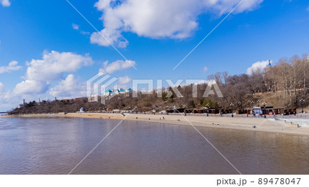 City embankment on the Amur River in Khabarovsk in early spring.  89478047