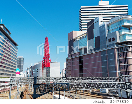 大阪梅田 HEP FIVE観覧車と阪急百貨店 89478350