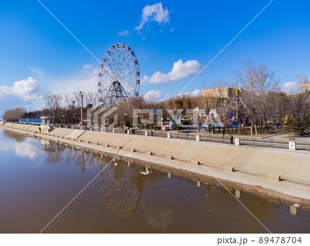 City embankment on the Amur River in Khabarovsk in early spring.  89478704