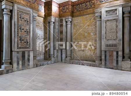 Interior view of decorated marble walls surrounding the cenotaph in the mausoleum of Sultan Qalawun, Old Cairo, Egypt Interior view of decorated marble walls surrounding the cenotaph in the mausoleum of Sultan Qalawun, Old Cairo, Egypt 89480054
