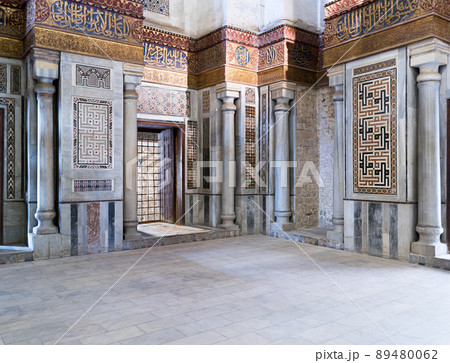 Interior view of decorated marble walls surrounding the cenotaph in the mausoleum of Sultan Qalawun, Al Moez Street, Old Cairo, Egypt Interior view of decorated marble walls surrounding the cenotaph in the mausoleum of Sultan Qalawun, Al Moez Street, Old Cairo, Egypt 89480062
