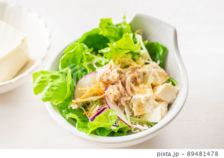 豆腐と野菜のサラダ 豆腐と野菜のサラダ 89481478