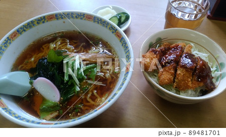 ラーメンとソースカツ丼のセット 89481701