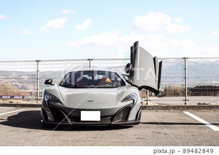 晴天の下のスーパーカー 89482849