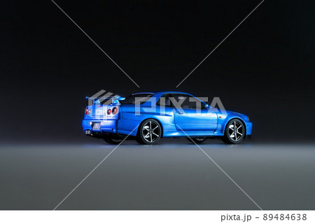 日産 スカイライン GT-R Vスペック（R34）ベイサイドブルー　プラモデル　1/24スケール 89484638