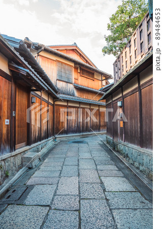 京都の石塀小路　縦 89484653