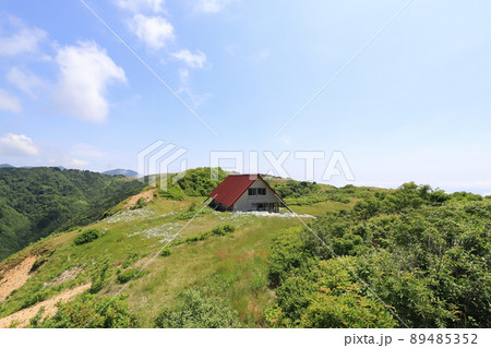 新潟　佐渡　ドンデン避難小屋 89485352