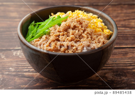 鶏そぼろの三色丼 89485438