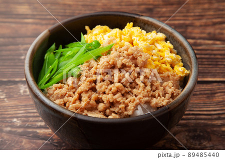 鶏そぼろの三色丼 89485440