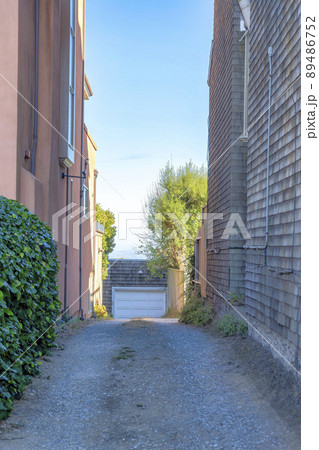 Alley way in the middle of residential buildings at San Francisco, California Alley way in the middle of residential buildings at San Francisco, California 89486752