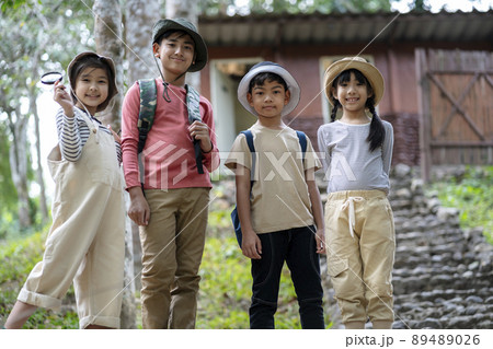 Group of Asian students going on field trips. educational concepts, adventures. 89489026