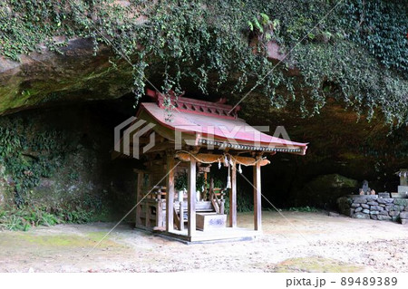 佐世保市　福井洞窟のお堂 89489389
