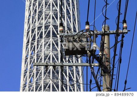 電線と電信柱 89489970