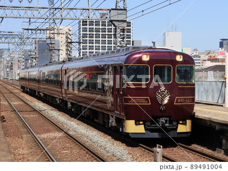 近鉄奈良線　今里駅を通過する観光特急あをによし 89491004