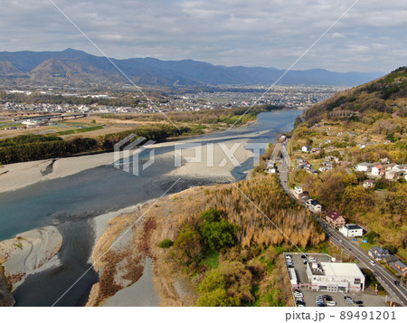 美馬市の穴吹川と穴吹の町並みの空撮 美馬市の穴吹川と穴吹の町並みの空撮 89491201