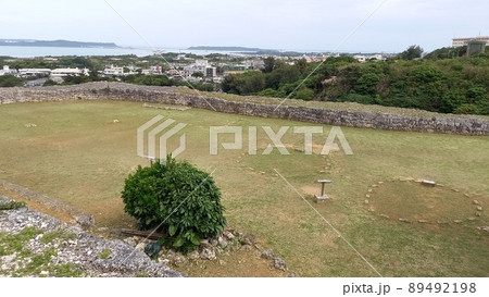 続日本100名城　勝連城　二の曲輪 89492198