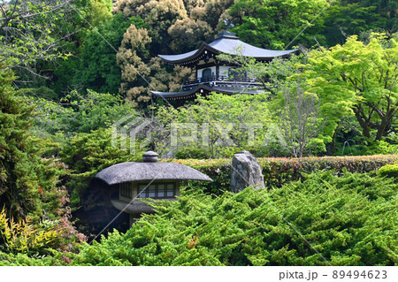 京都市勧修寺の観音堂と徳川光圀寄進の雪見灯籠 京都市勧修寺の観音堂と徳川光圀寄進の雪見灯籠 89494623