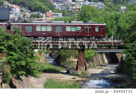 阪急神戸線 都賀川を渡る7000系電車 阪急神戸線 都賀川を渡る7000系電車 89494735