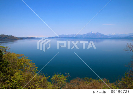 猪苗代湖と磐梯山(福島県郡山市・湖南町) 猪苗代湖と磐梯山(福島県郡山市・湖南町) 89496723