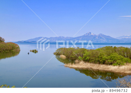 猪苗代湖・鬼沼と磐梯山（福島県郡山市・湖南町） 89496732