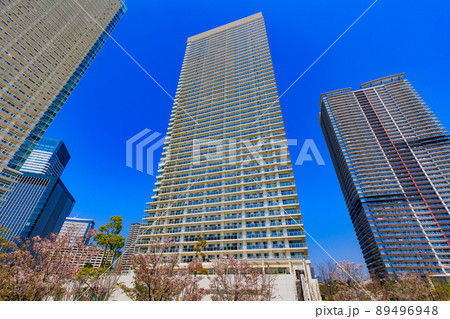 東京　中央区晴海の都市風景　晴海埠頭のタワーマンション 89496948