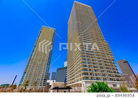 東京　中央区晴海の都市風景　晴海埠頭のタワーマンション 89496958