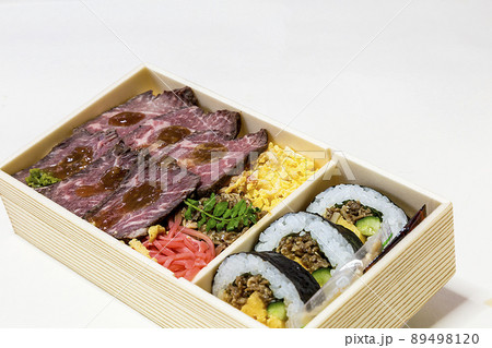 牛肉のお寿司お弁当 89498120