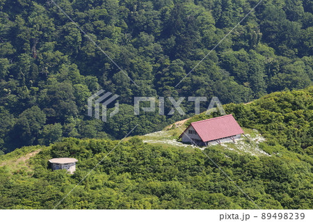 新潟　佐渡　ドンデン避難小屋 89498239
