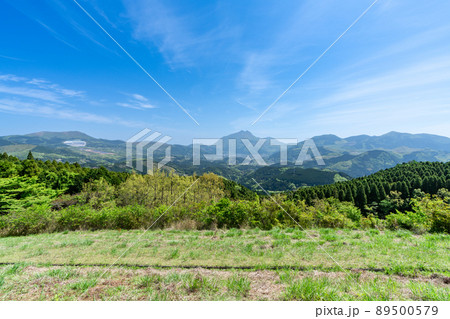 《大分県》蛇越展望台と展望台からの風景　由布市 89500579