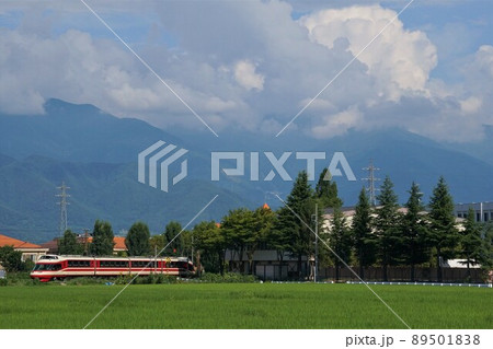 夏の長野　長野電鉄　特急ゆけむり 89501838