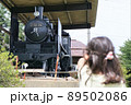 女の子と蒸気機関車 89502086