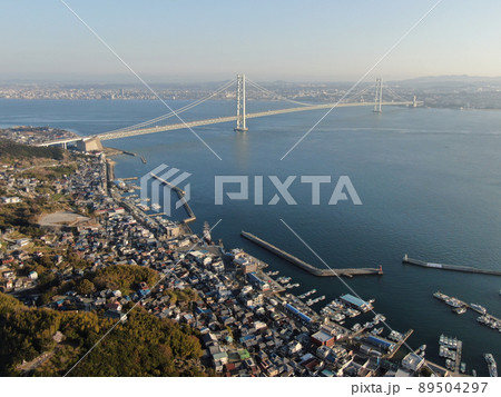 淡路SA付近の上空から明石海峡大橋を望む 89504297