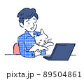 パソコンを見る猫と男性 89504861