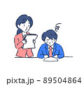 書類を見る男性と女性 89504864