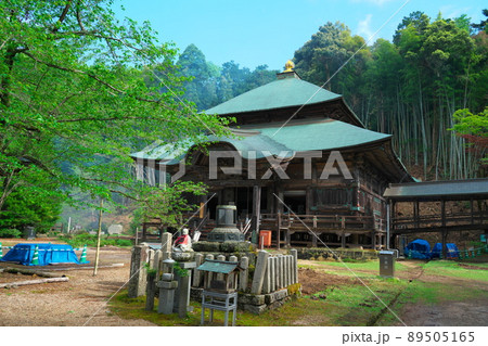 【西国三十三所】第二十九番 松尾寺の本堂と新緑と初夏の青空2 京都府舞鶴市 【西国三十三所】第二十九番 松尾寺の本堂と新緑と初夏の青空2 京都府舞鶴市 89505165