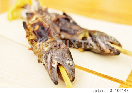 やまめの塩焼き、渓流釣り、キャンプ、 89506148