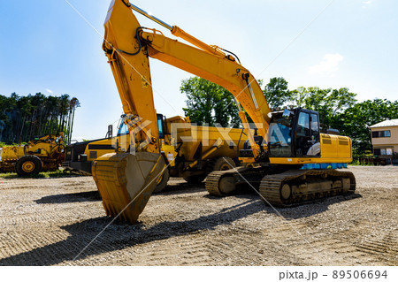 建設機械 重機 バックホーとダンプトラック 建設機械 重機 バックホーとダンプトラック 89506694
