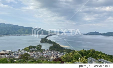 日本三景の1つの天橋立と大空 日本三景の1つの天橋立と大空 89507301